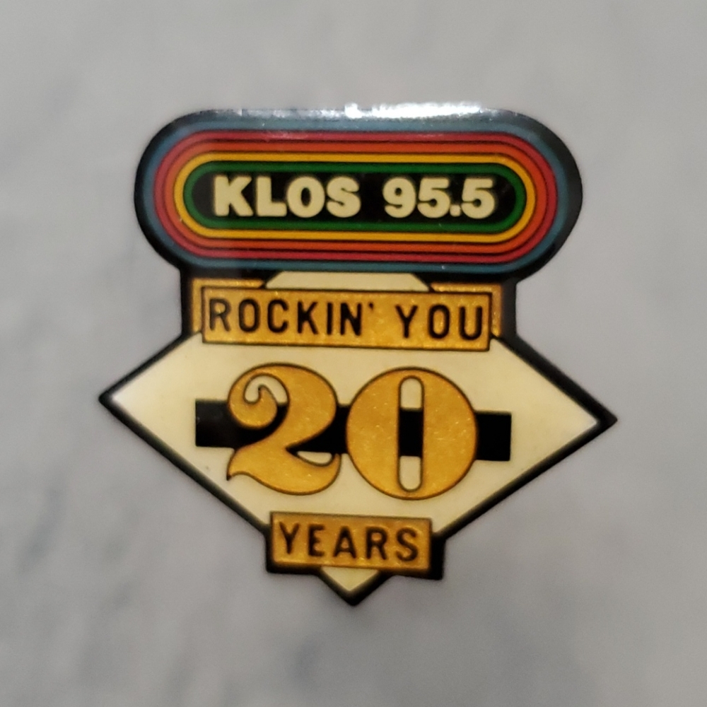 KLOS 95.5 fm 20 year anniversary commemorative pin RARE